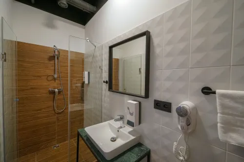 Chors Like a Hotel - Hostel Photos