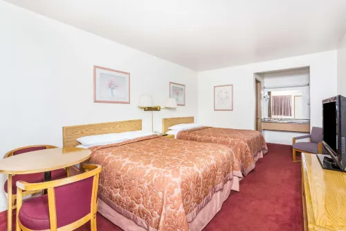 Super 8 Phoenix Metro North Rooms Photos