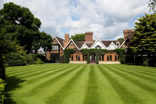 Macdonald Alveston Manor Hotel Esterni Photos
