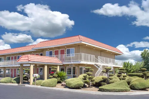 Days Inn by Wyndham Turlock Esterni Photos