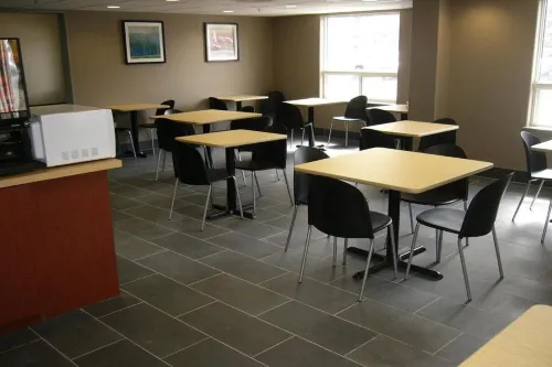 Super 8 by Wyndham Peterborough Restauration Photos
