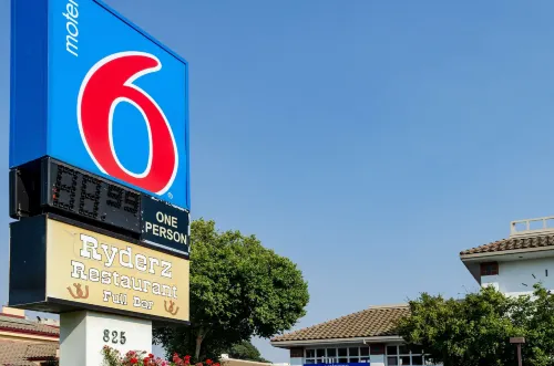 Motel 6 Oakdale, CA Esterni Photos