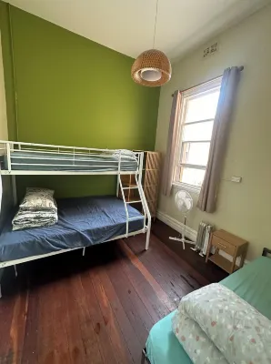 1849 Backpackers Albany Kamar Photos