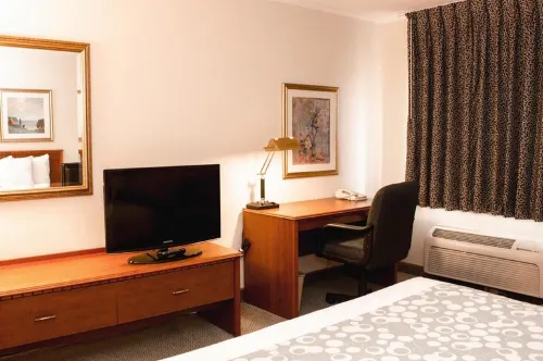 La Quinta Inn by Wyndham Cincinnati North Photos