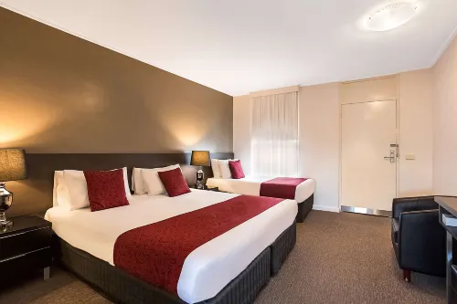 Comfort Inn Western Huoneet Photos