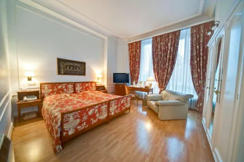 Grand Hotel Cravat Photos