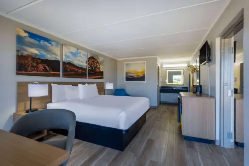 Days Inn & Suites by Wyndham Fort Bragg/Cross Creek Mall Rooms Photos