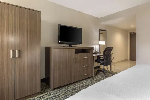 Best Western Plus New Englander Rooms Photos