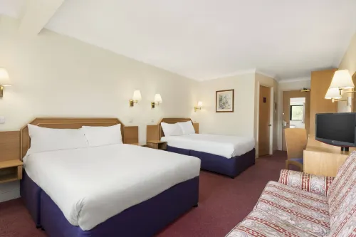Days Inn by Wyndham Stafford Camere Photos