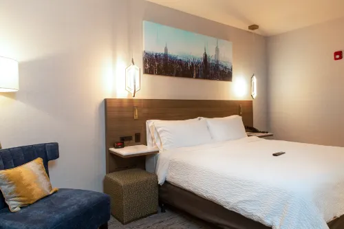 Holiday Inn Express New Rochelle Rooms Photos