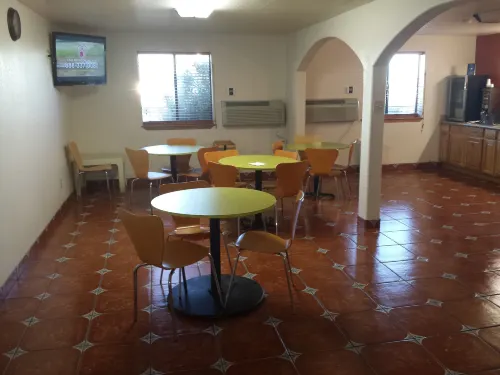 Super 8 by Wyndham Las Cruces/White Sands Area Dining Photos