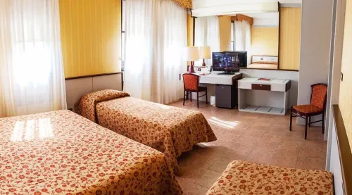 Hotel Maxim Photos