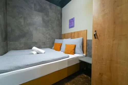 Chors Like a Hotel - Hostel Zimmer Photos