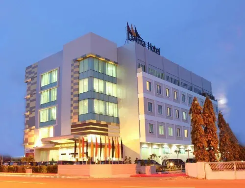 Daima Hotel Padang Eksterior Photos