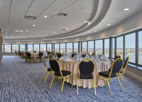 Hyatt Regency Milwaukee Restauration Photos