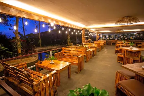 Royal Hotel and Outbound Trawas Restauration Photos