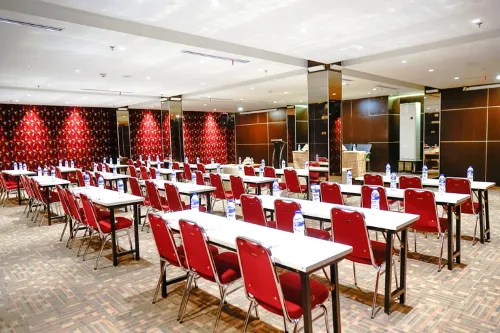 Empress Hotel Makassar City Center by Life Fasilitas Bisnis Photos