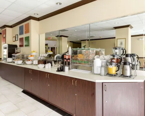 Comfort Suites Bush InterContinental Airport Restauration Photos