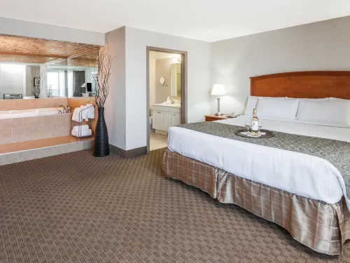 Ramada by Wyndham Edmonton South Zimmer Photos