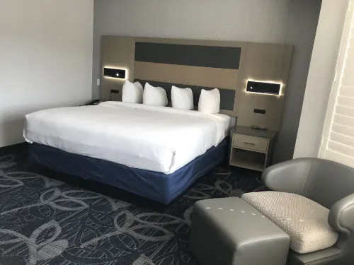 Hotel Aluxor SFO Photos