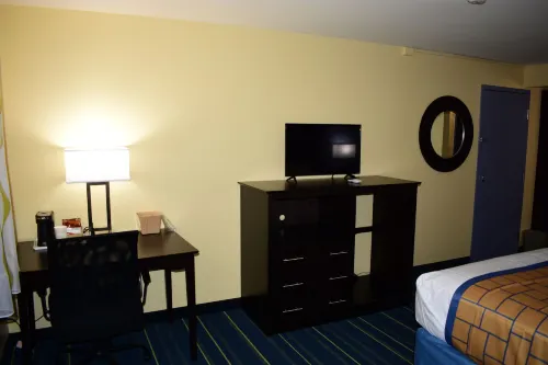 Days Inn by Wyndham Augusta Rooms Photos