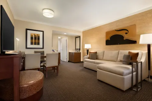 Embassy Suites by Hilton Austin Downtown South Congress Camere Photos