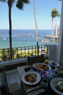 Emperador Vallarta Beachfront Hotel and Suites Dining Photos