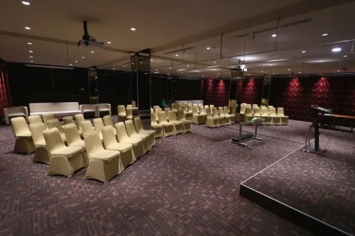 Empress Hotel Makassar City Center by Life Fasilitas Bisnis Photos