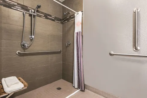 La Quinta Inn & Suites by Wyndham Orlando Lake Mary Photos
