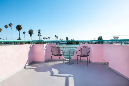 Days Inn by Wyndham Santa Monica Rooms Photos