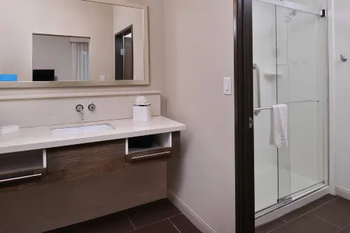 Hampton Inn & Suites Dallas Market Center Chambres Photos