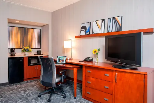 Courtyard Chicago Glenview/Northbrook Rooms Photos