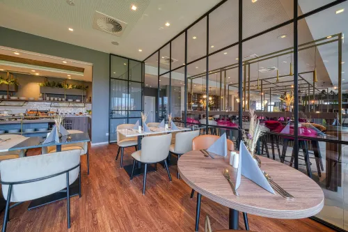 FourSide Hotel Ringsheim, Trademark Collection by Wyndham Restauration Photos
