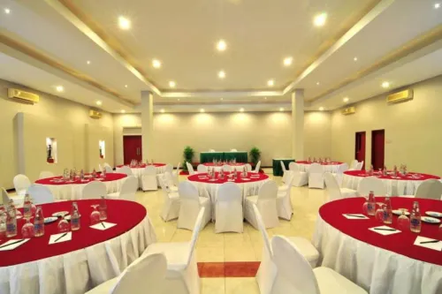 The Yani Hotel Bali Makanan Photos