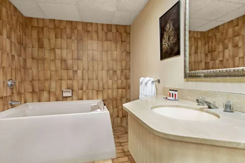 Ramada by Wyndham Fredericton Rooms Photos