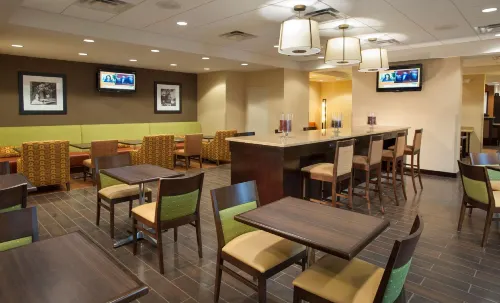 Hampton Inn Washington-Dulles Int'l Airport South Dining Photos