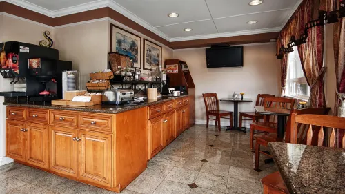Best Western Tradewinds Restauration Photos