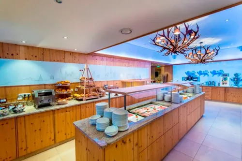 Drei Loewen Dining Photos