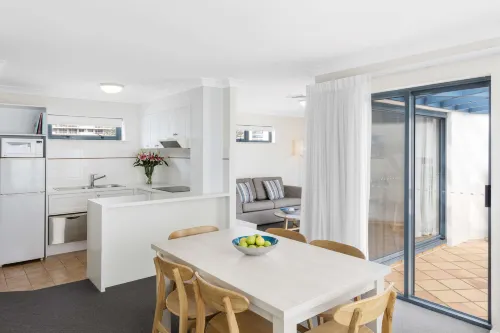 Oaks Gold Coast Calypso Plaza Suites Photos