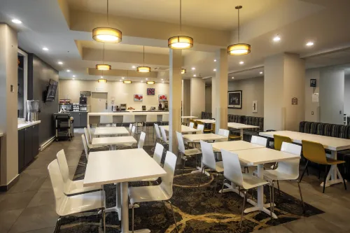 Microtel Inn & Suites by Wyndham Mont Tremblant Dining Photos