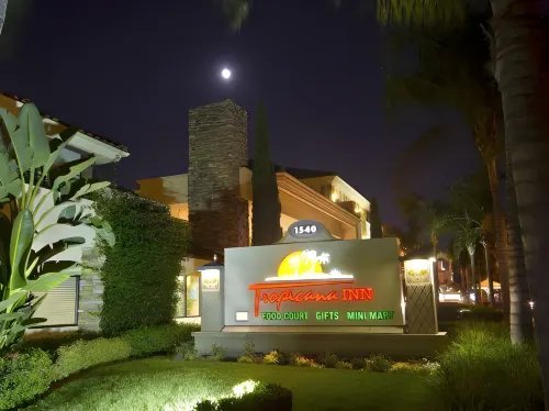 Tropicana Inn and Suites Extérieur Photos