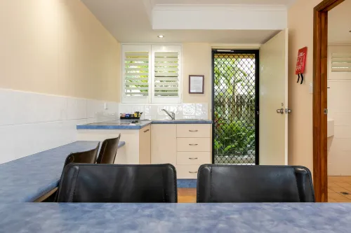 Sunlit Waters Studio Apartments Rooms Photos