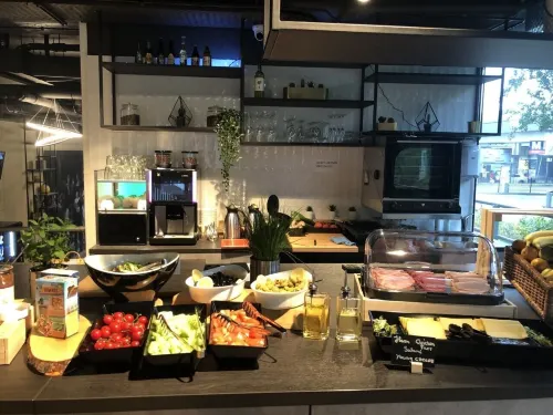 Hotel New Kit Dining Photos
