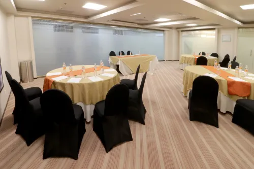 Holiday Inn & Suites Mexico Medica Sur Business Photos