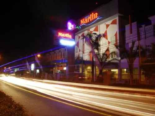 Hotel Marlin Pekalongan managed by DAFAM Extérieur Photos