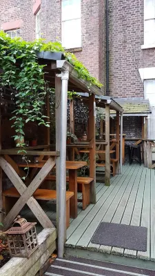 Embassie Backpackers Extérieur Photos