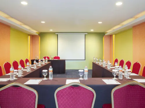 Ibis Budget Semarang Tendean Business Photos