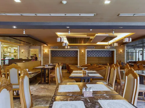 Grace Hotel Restauranger Photos