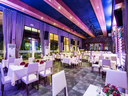 Ariana Hotel Business Photos