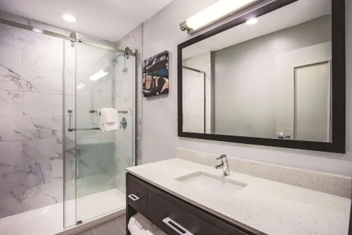 La Quinta Inn & Suites by Wyndham Baltimore Downtown Chambres Photos